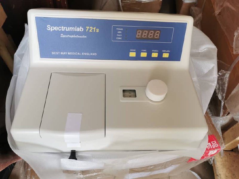 Laboratory spectrophotometer with digital display